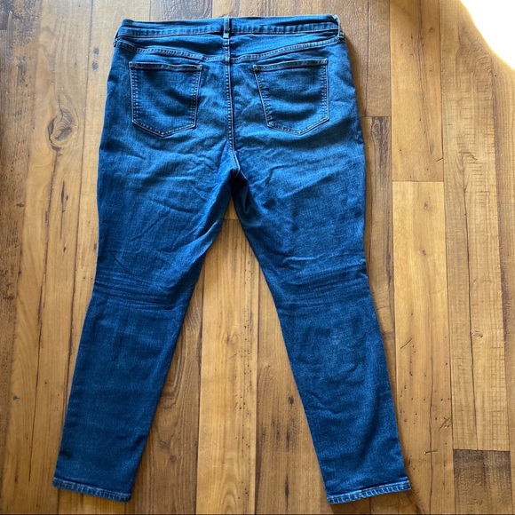 Old Navy Women’s Jeans - Picture 3 of 6